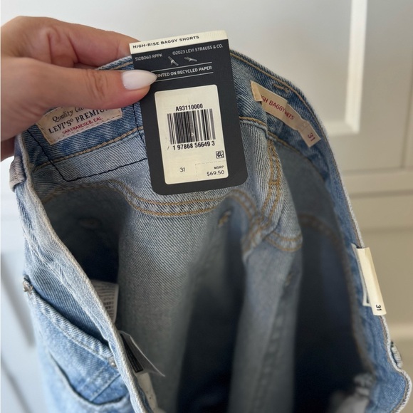 Levi's High-Rise Baggy Denim Shorts in Blue Wash 31 - Picture 9 of 10